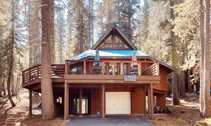 Serene Lakes Cabin | Lakeview Capone Getaway, great sledding on property, fun loft for kids, Lg deck