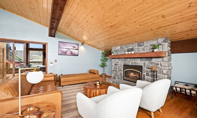 Castle Danger Ski Chalet | Lakeview chalet by Gooseberry Falls with sauna