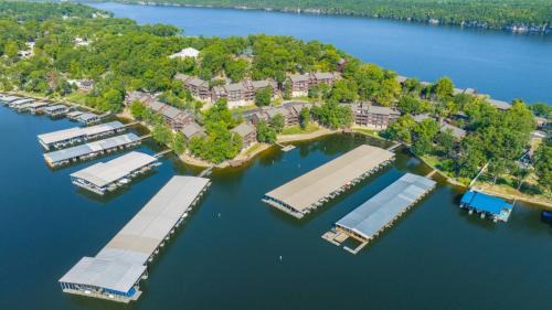 Osage Beach House | Lakeview Condo Wdockpoolhottubsauna-sleeps 8