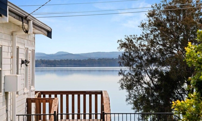 Toukley House | Lakeview Cottage - Toukley