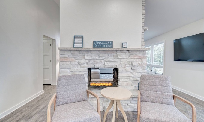 Campbellsport Cottage | Lakeview Cottage Retreat - Fire Pit - Grill