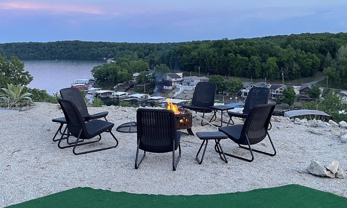Gravois Mills RV Rental | Lakeview Glamping with Bunkhouse at Lake of The Ozarks - Coconuts RV Resort