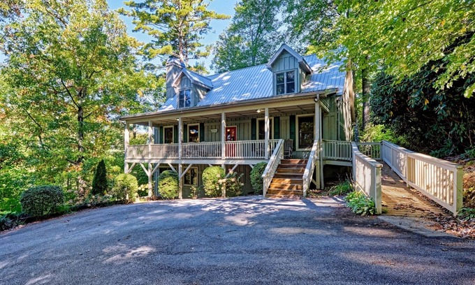 Mirror Lake Cabin | Lakeview Hideaway | Covered Front Porch with Lake View!