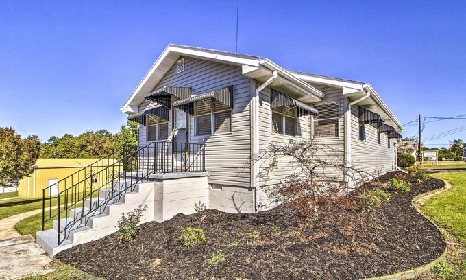 Lakeview House | Lakeview Home - 1 Mile from Bull Shoals Lake!