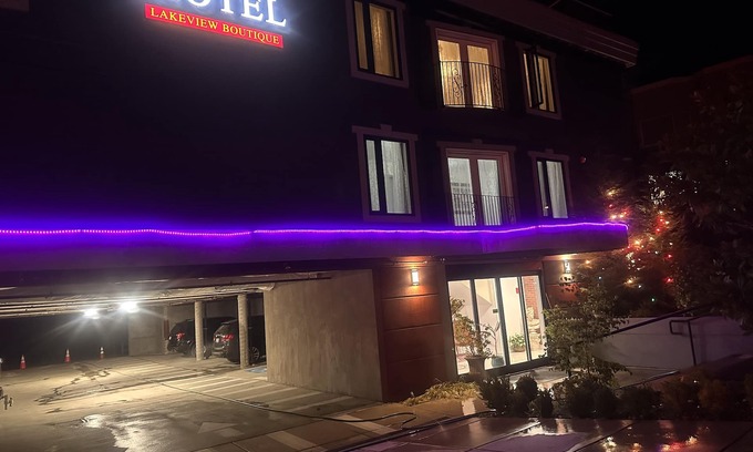 Central Houghton Apartment | Lakeview Hotel