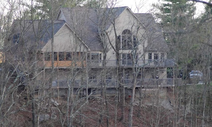 Sloans Valley House | Lakeview/Lakeside Lakehouse