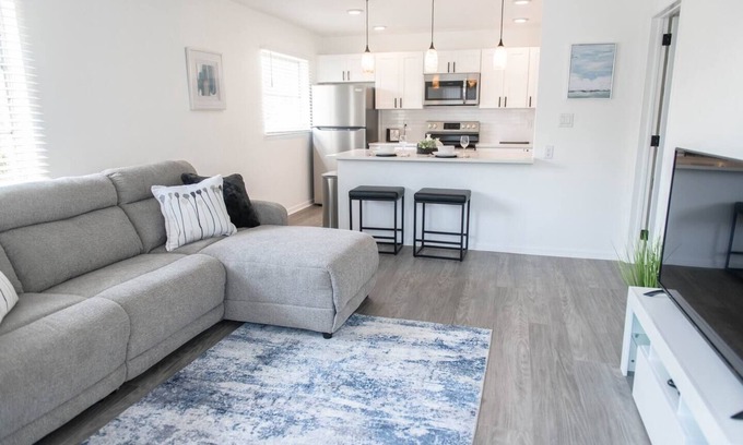 St. Petersburg - Clearwater Apartment | Lakeview Landing 1/1 Apt North St Pete
