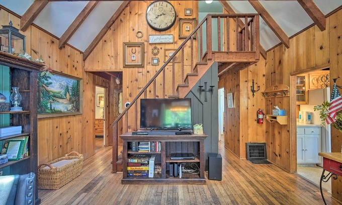 Cedar Glen Cottage | Lakeview Lodge Fit for Groups < 1 Mile to Lake!