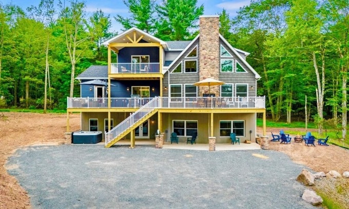 Lake Harmony Estates Villa | Lakeview Luxe & Leisure- New,9 BR villa, Sleep 30