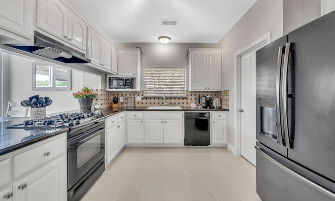 Seven Coves House | Lakeview oasis of Lake Conroe- 30 second drive to the water!