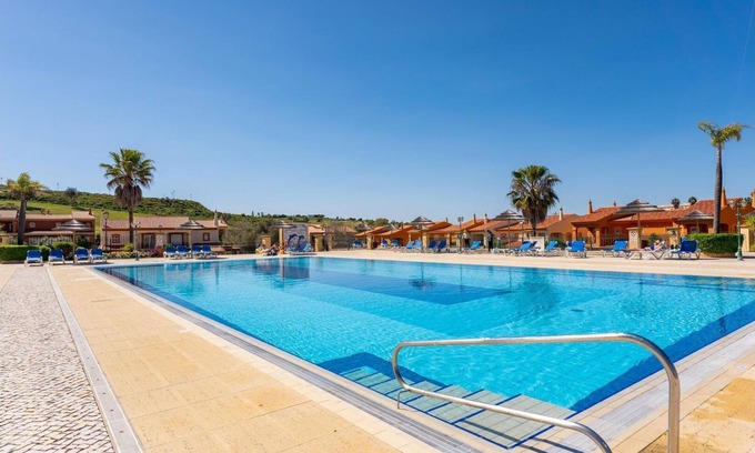 Atalaia Apartment | Lakeview Paradise by LovelyStay