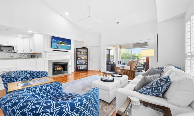 Cornelius Condo | π Lakeview Penthouse on Lake Norman