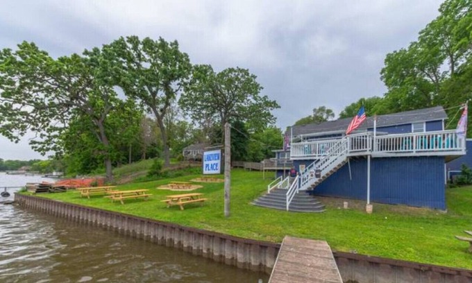 Fox Lake House | Lakeview Place Boutique Hotel Unit #2