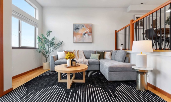 North Queen Anne House | LakeView Queen Anne 3BR Townhome w Portable AC