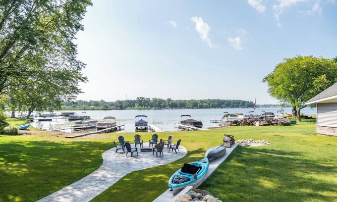 Brooklyn House | ‼️Lakeview Retreat‼️ | 6BR w/Hot Tub Bliss