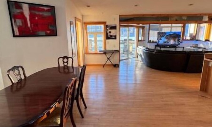 North Glenmore House | Lakeview Retreat | Wildlife & Serenity