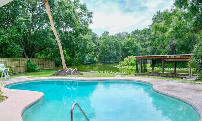Orient Park House | Lakeview Retreat with Private Pool-Perfect Getaway