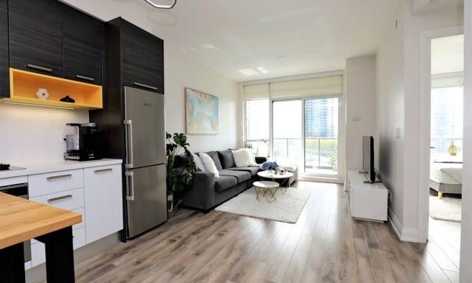 Humber Bay Shores Condo | Lakeview Sunny, close to downtown and airport