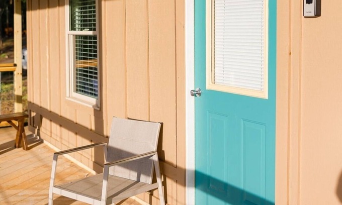 Hayesville Apartment | Lakeview Toucan Terrace Palm Studio