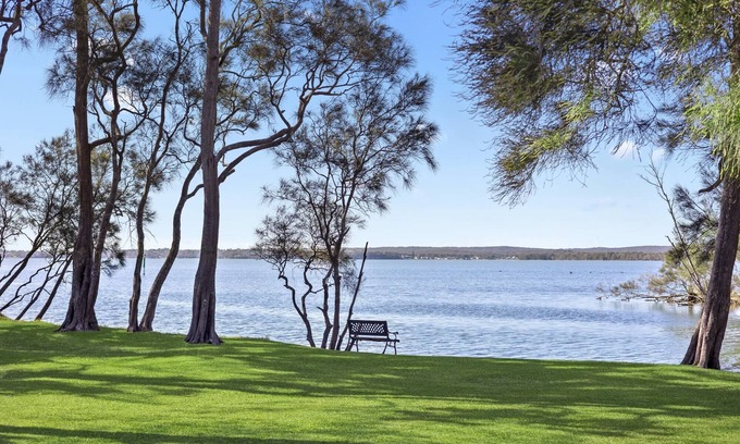 Budgewoi House | Lakeview Tranquility