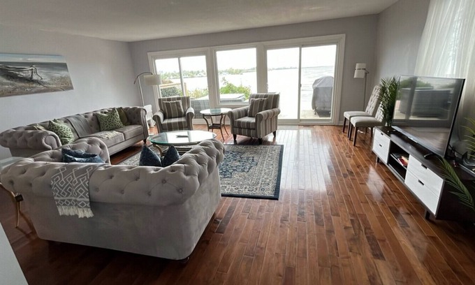 Port Weller House | Lakeview Villa Retreat