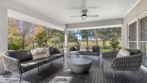 Pokolbin House | Lakeview Villa - The Vintage Holiday Houses