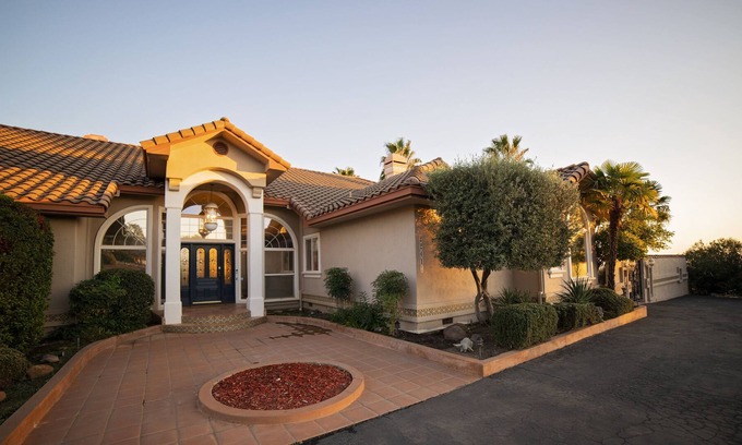 Sonora Villa | Lakeview Villa | With Stunning Views
