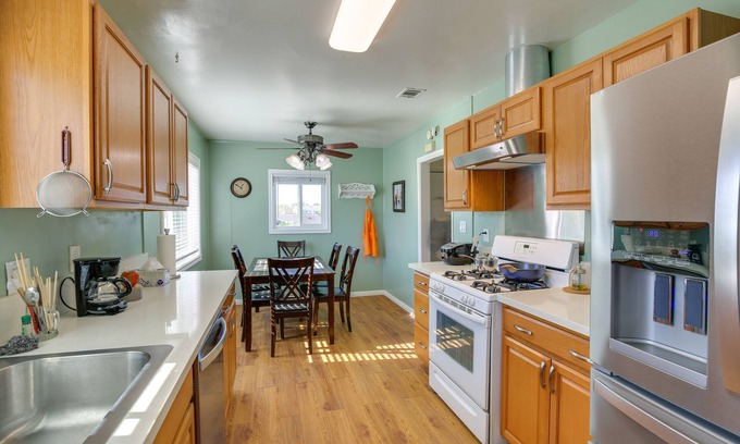 Harbor House | Lakewood Home ~ 5 Mi to Knott’s Berry Farm!