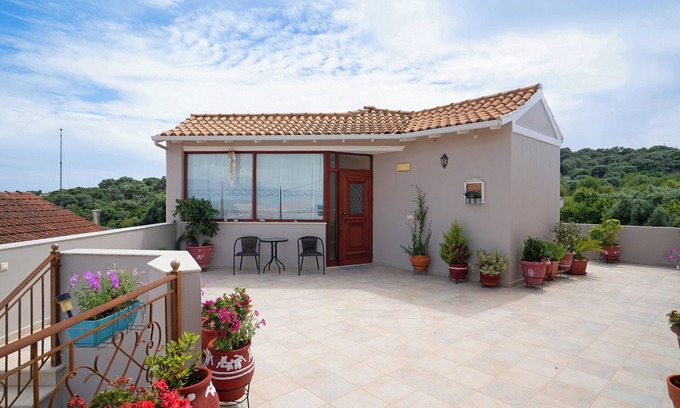 Spartochori Apartment | "Lakis Apartment" with Sea View, Garden, Terrace & Wi-Fi