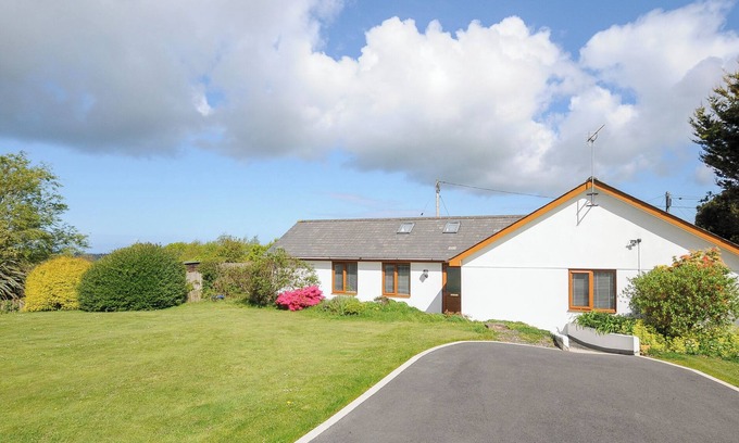 Week Saint Mary Cottage | LAMBLEY VIEW, pet friendly, country holiday cottage in Bude