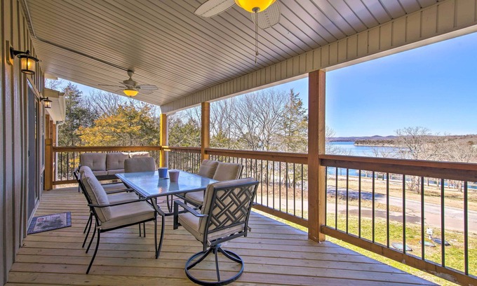 Lampe House | Lampe Retreat w/Pool Access - Walk to Lake!