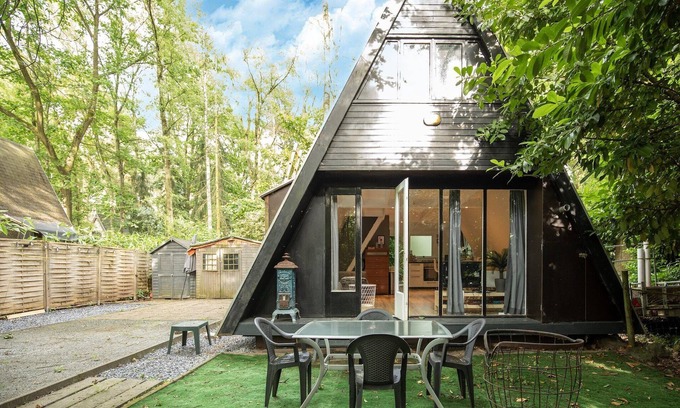 Rekem House | Lanaken Lakeside Cabin Stay