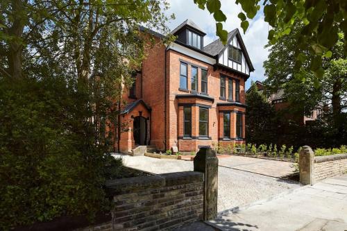 Trafford Apartment | Lancaster & Blenheim Villas
