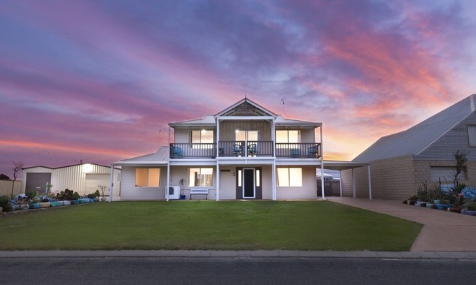 Lancelin House | Lancelin By The Dunes - Low Mid Week Rates!
