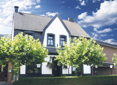 Meerbusch House | Landgasthof zum Hasen