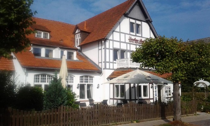 Alt-Travemunde/Ronnau Hotel | Landhaus Bode