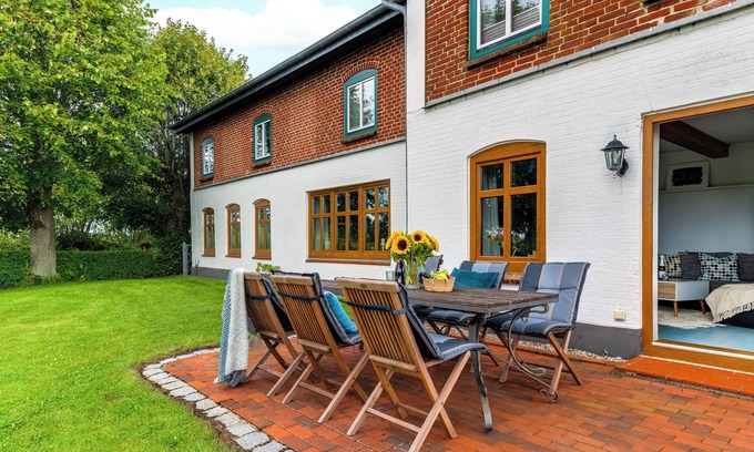 Steinberg House | "Landhaus Hohe Luft" in Scandi country house style - 1500 m from the Baltic Sea.