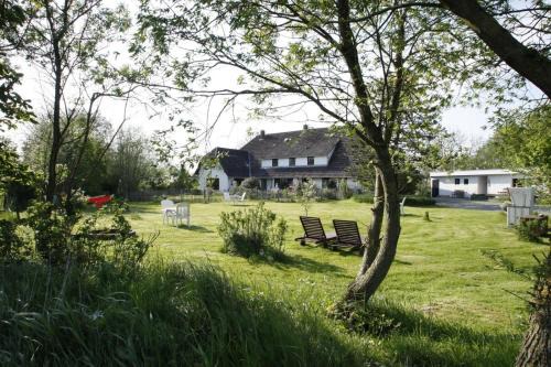 St. Peter-Ording Apartment | Landhaus-Sutje-Duenenglueck
