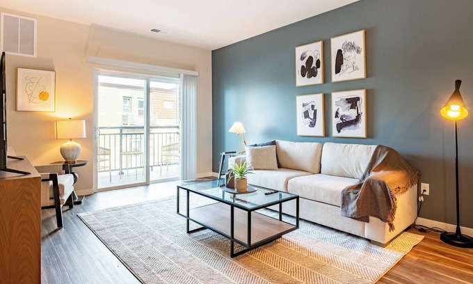 Newberry Apartment | Landing | Amazing 2BD, Gym, Pool