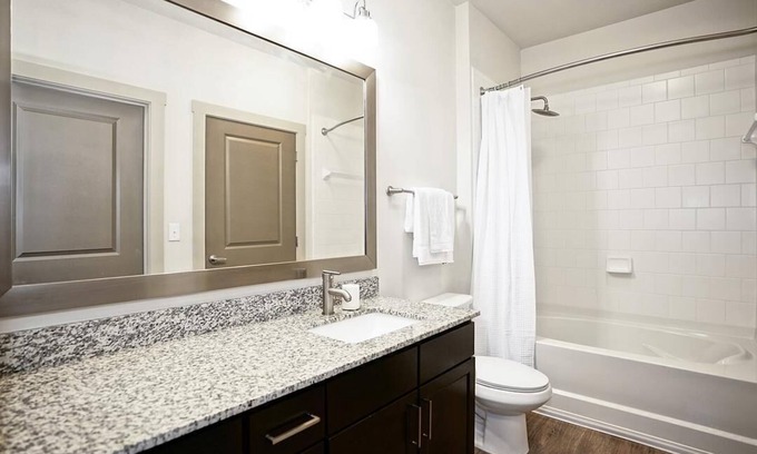 Crestline Heights Apartment | Landing at 4700 Colonnade - 2 Bedrooms in Overton