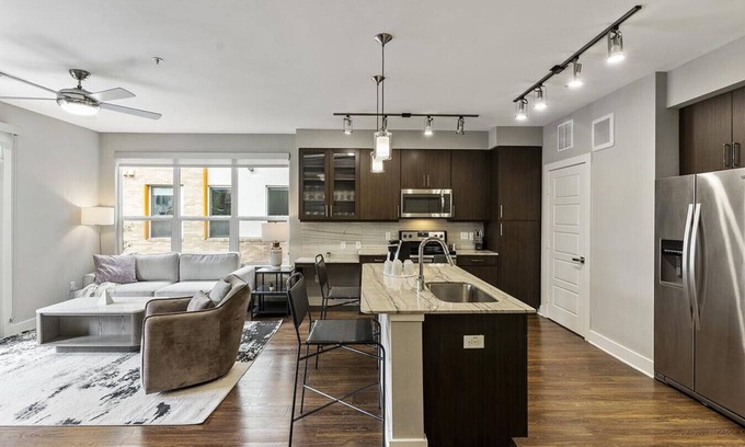 Mueller Apartment | Landing at AMLI on Aldrich - 1 Bedroom in Mueller