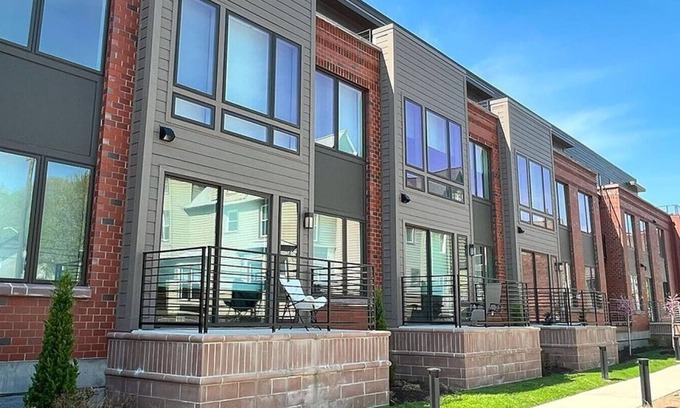 Little Italy Apartment | Landing at Baricelli - 1 Bedroom in University Circle