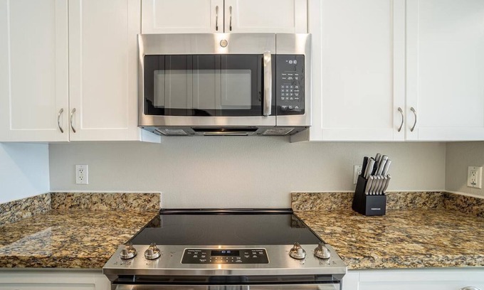 Foster City Apartment | Landing at Beach Park - 1 Bedroom in Downtown Foster City