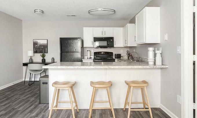 Greensboro Apartment | Landing at Chapel Walk Apartments - 1 Bedroom in Downtown Greensboro