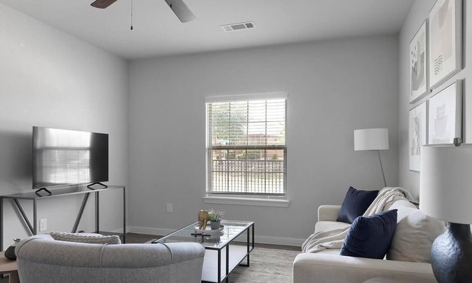 Dallas Apartment | Landing at Clark Ridge Canyon - 1 Bedroom in Da.