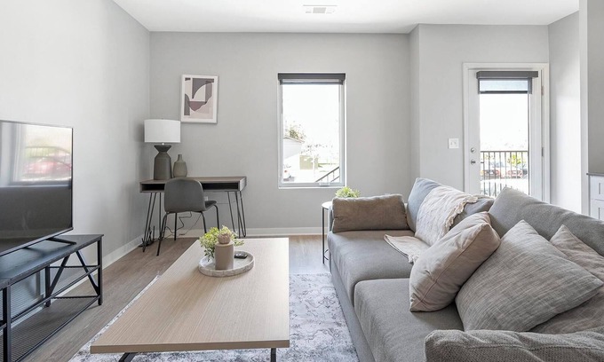 Nashville Apartment | Landing at Fifty Forty Flats - 1 Bedroom in Len.