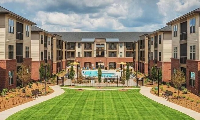 Matthews Apartment | Landing at Fountains Matthews - 2 Bedrooms in Downtown Matthews