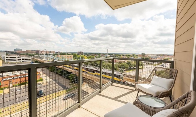 Vickery Meadow Apartment | Landing at Galleries at Park Lane - 2 Bedrooms in Vickery Meadow