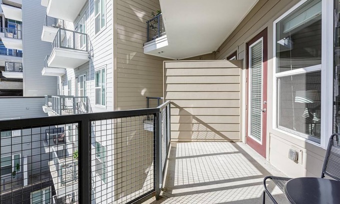 Vickery Meadow Apartment | Landing at Galleries at Park Lane - 1 Bedroom in Vickery Meadow