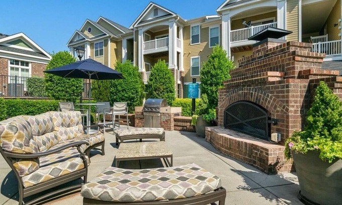 Mint Hill Apartment | Landing at Hawthorne at the Greene - 1 Bedroom in Bradfield Farms